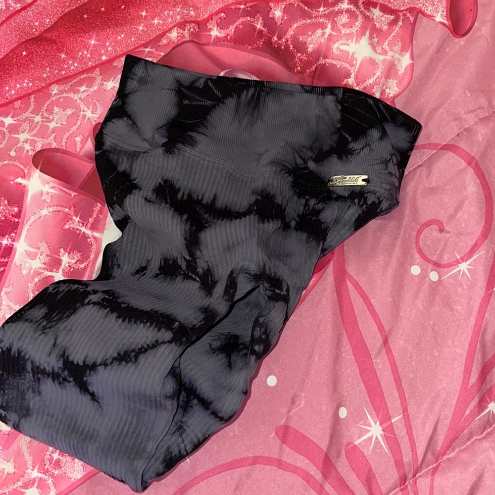 Bombshell black tie dye leggings